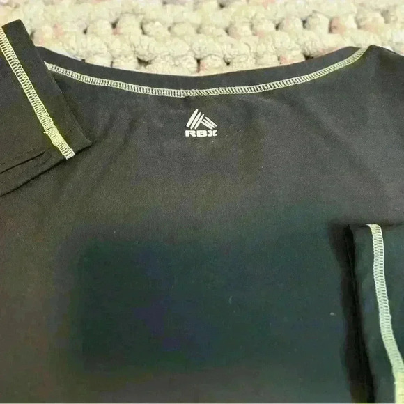 Athleisure Black with design on sides Top Size Large - Picture 3 of 4